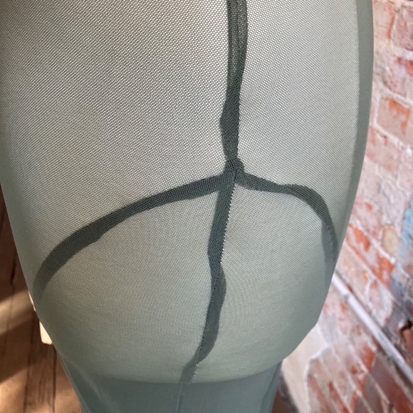 Norma Kamali Low Back Slip Fishtail Gown in Celadon SIZE MEDIUM/38/GLOVES XS/SM - Picture 11 of 12